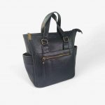 Mochila piel sintética negra elegante para mujer activa y profesional