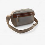 Bolso bandolera beige camel mujer funcional y elegante