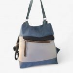 Mochila antirrobo azul y beige convertible en bolso