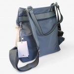 Mochila antirrobo azul y beige convertible en bolso