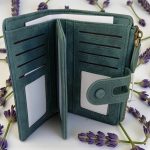 Cartera monedero mujer verde tipo antelina con bordado y tarjetero