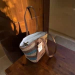 bolso de rafia original mujer azul turquesa estilo mediterráneo 28x24x14 cm