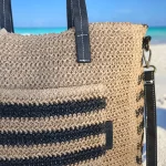 Bolso de rafia original beige con detalles negros