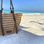 Bolso tote de rafia beige y marrón para mujer
