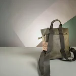 Mochila verde oscuro para mujer con acabado tipo piel