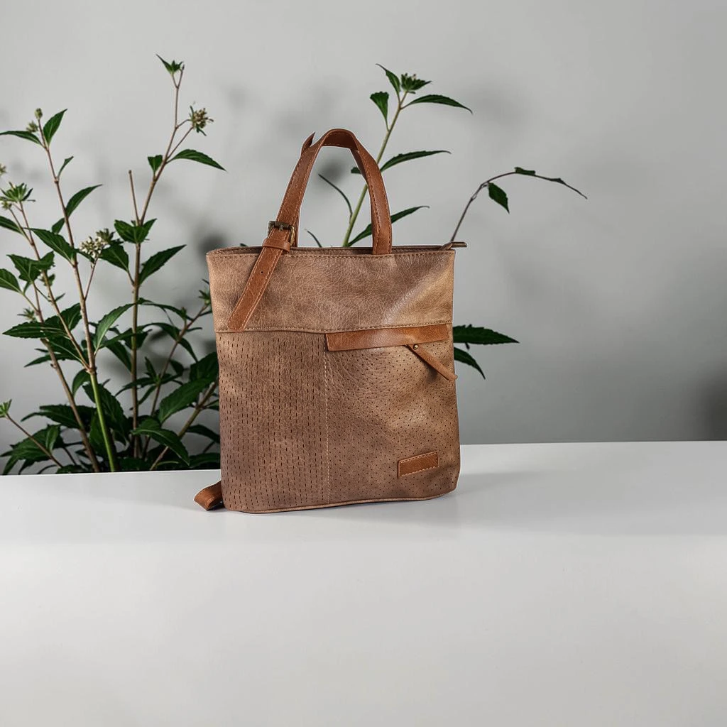 Mochila taupe y camel para mujer de nueva colección