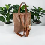 Mochila taupe y camel para mujer de nueva colección