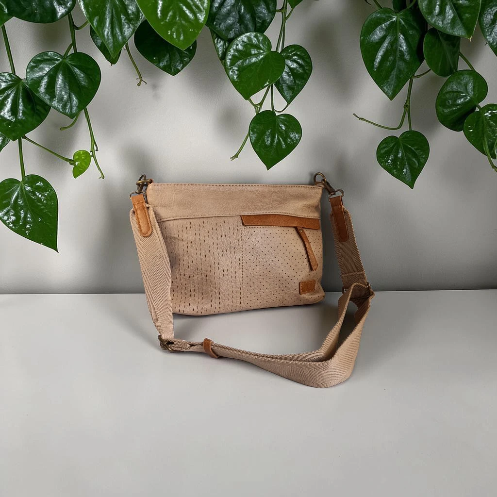 Bolso bandolera beige para mujer con detalles camel