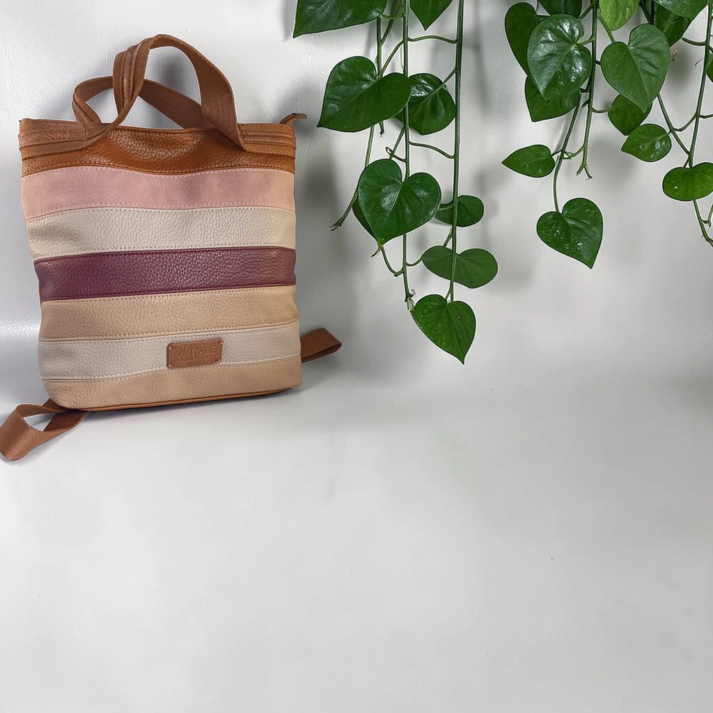 Mochila marrón para mujer con franjas beige y burdeos