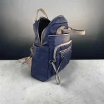 Mochila mujer azul marino de nylon con detalles beige y bolsillos