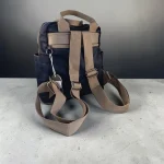 Mochila mujer azul marino de nylon con detalles beige y bolsillos