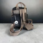 Mochila mujer negra de nylon con detalles beige y bolsillos