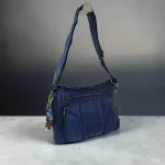 Bolso bandolera azul marino de nylon acolchado para mujer con bolsillos