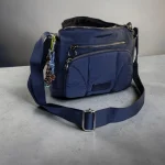 Bolso bandolera azul marino de nylon acolchado para mujer con bolsillos