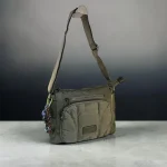 Bolso bandolera verde oliva de nylon acolchado para mujer con bolsillos