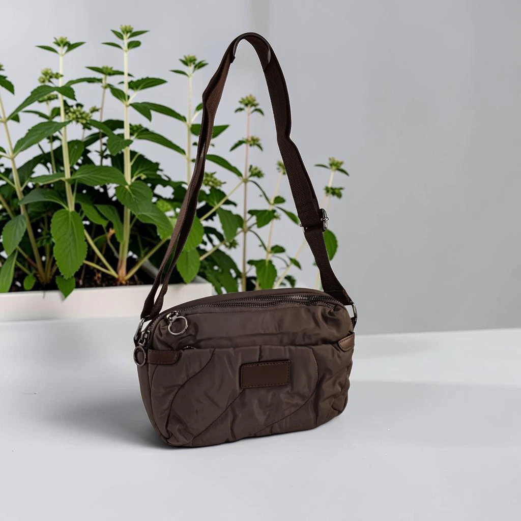 Bolso bandolera marrón chocolate de nylon acolchado para mujer