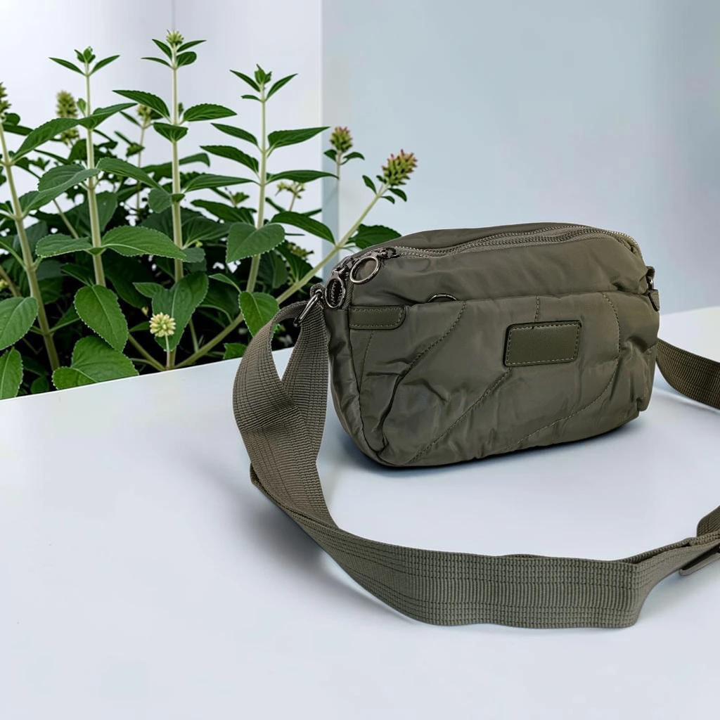 Bolso bandolera verde caqui de nylon acolchado para mujer