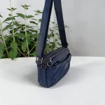 Bolso bandolera azul marino de nylon acolchado para mujer