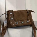Bolso bandolera mujer marrón chocolate de antelina con flecos y tachas