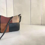 Bolso bandolera mujer negro y tonos neutros de piel vegana