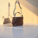 Bolso marrón chocolate mujer con asa y detalles trenzados