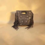 Bolso topo de antelina mujer de mano con flecos y detalles metálicos