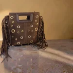 Bolso marrón chocolate de antelina mujer con flecos y tachuelas