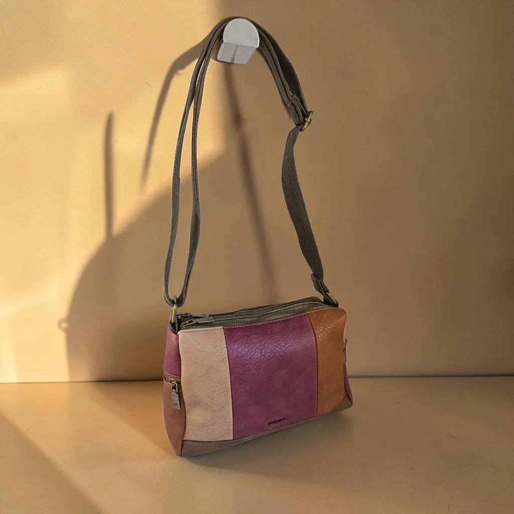 Bolso bandolera mujer de piel vegana en verde kaki y granate