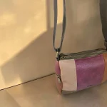 Bolso bandolera mujer de piel vegana en verde kaki y granate