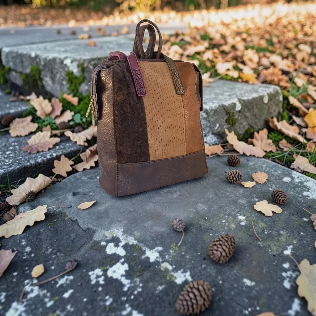 Mochila mujer marrón chocolate de piel vegana y antelina marrón mostaza y camel