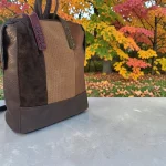 Mochila mujer marrón chocolate de piel vegana y antelina marrón mostaza y camel