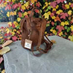 Mochila mujer camel de piel vegana y antelina en burdeos marrón y verde caqui