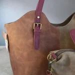 Bolso tote de antelina camel taupe y burdeos para mujer