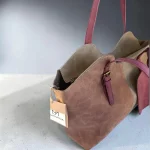 Bolso tote de antelina camel taupe y burdeos para mujer
