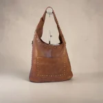 Bolso hobo marrón de mujer con tachuelas