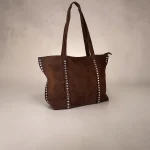 Bolso tote marrón chocolate de antelina mujer con tachuelas plateadas