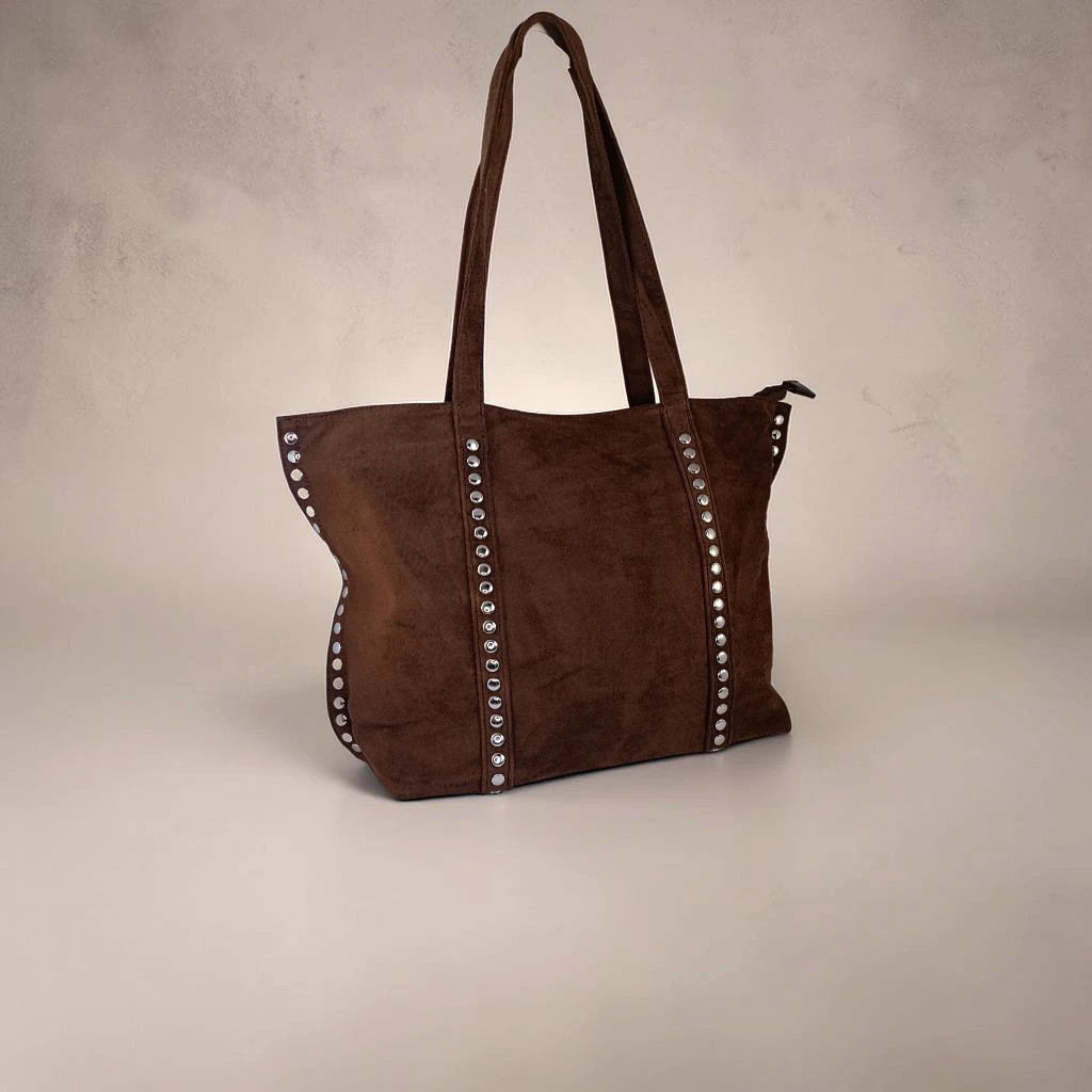 Bolso tote marrón chocolate de antelina mujer con tachuelas plateadas