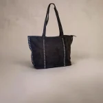 Bolso tote negro de antelina para mujer con tachuelas plateadas