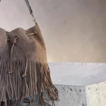 Bolso mujer marrón de antelina con flecos