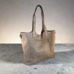 Bolso tote mujer beige troquelado