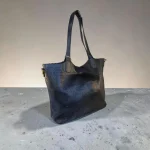 Bolso tote mujer negro troquelado