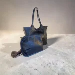 Bolso tote mujer negro troquelado con neceser a juego