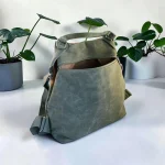 Mochila de mujer de antelina verde, azul y beige