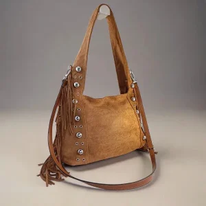 Bolso antelina camel con flecos y tachuelas